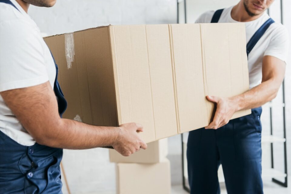 Top 6 Questions to Ask Movers in Kansas City Before Hiring Them